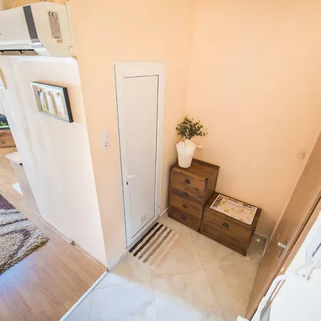 Cozy Under The Hill - Center, Parking Apartment *