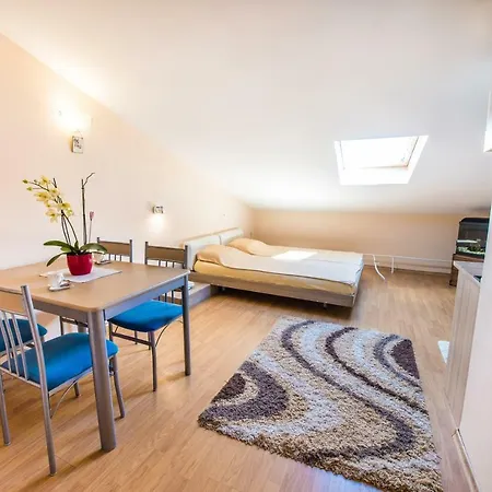 Apartment Cozy Under The Hill - Center, Parking