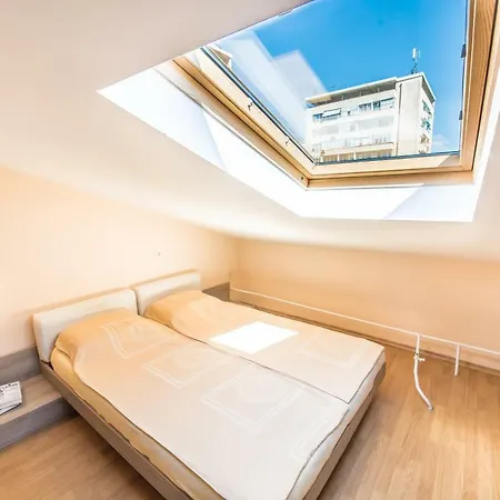 Cozy Under The Hill - Center, Parking Apartment